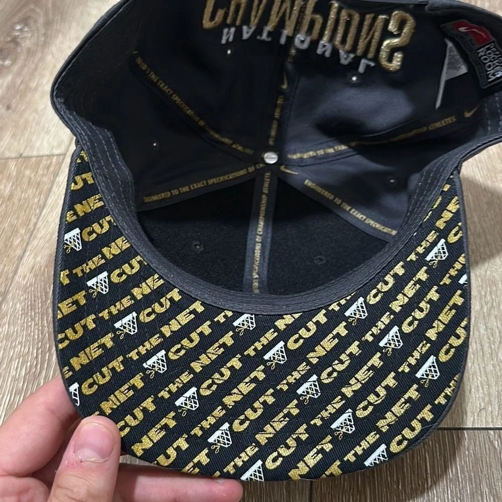 Nike Mens Black March Madness 2023 Connecticut Huskies‎ Champions Hat NWT